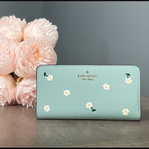 kate spade Handbags - 🥳🥳HP🥳🥳 🌼Kate Spade Darcy Embroidered Daisy Large Slim Bifold Wallet NWT